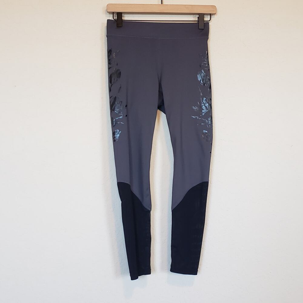 Fabletics Ultra Cool Floral 7/8 Leggings Mid Rise Gray Black Activewear Women XS